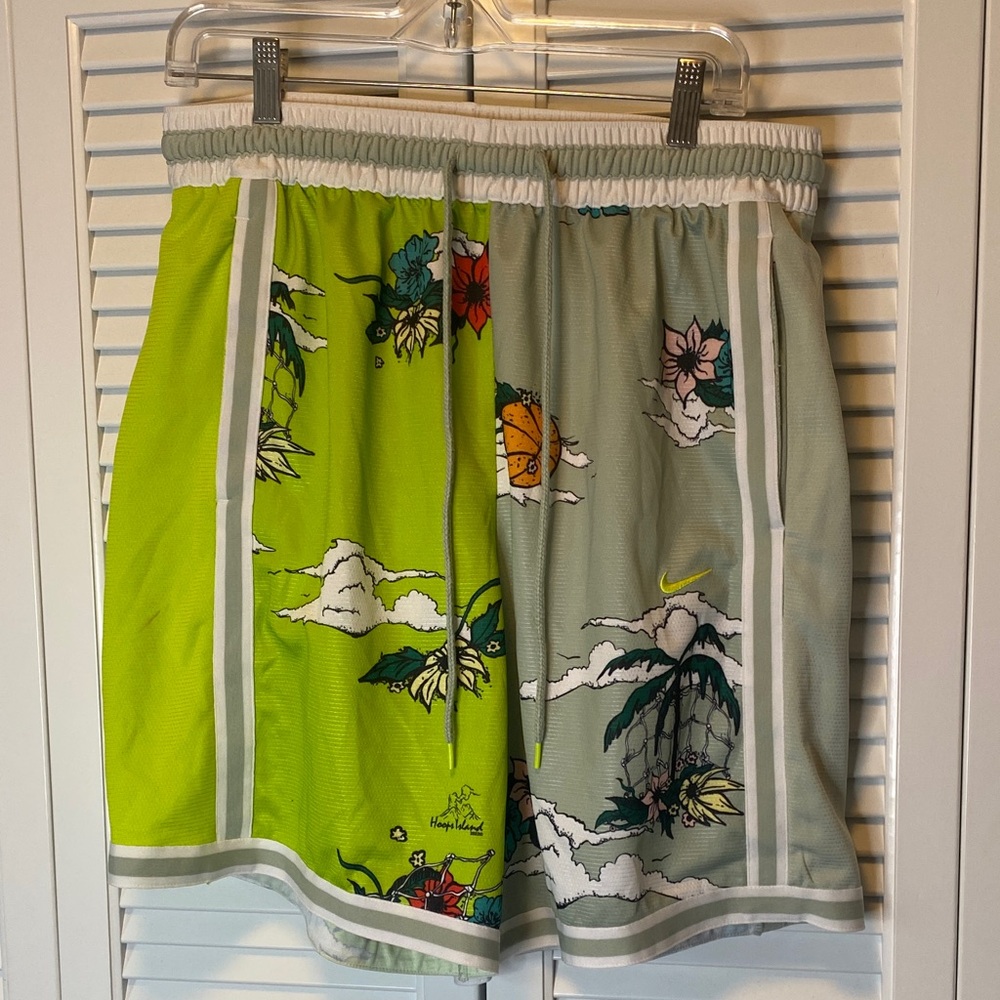 Nike Mens Basketball Floral Graphic Shorts in Green and Gray Large